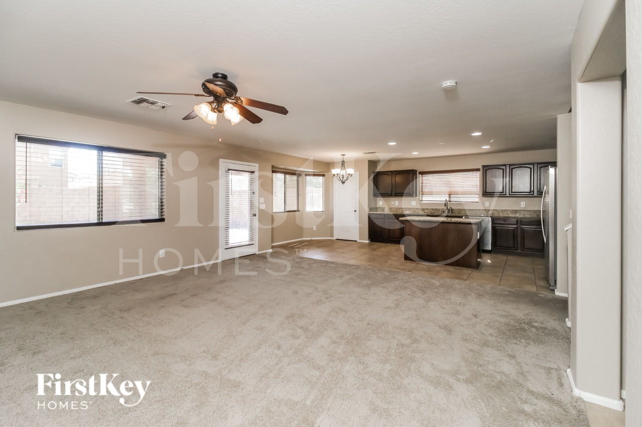 40133 W Sanders Way - Photo 6 of 15