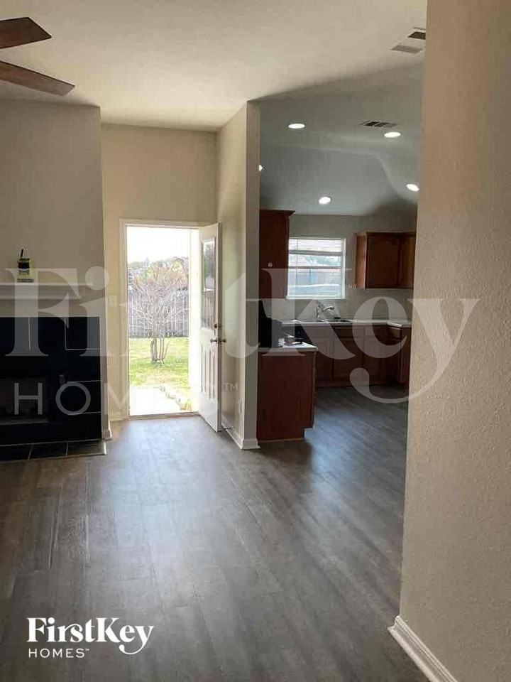 8422 Cherisse Dr - Photo 4 of 13