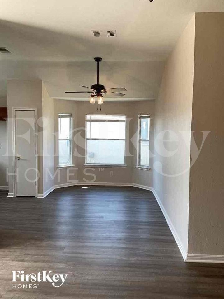 8422 Cherisse Dr - Photo 5 of 13