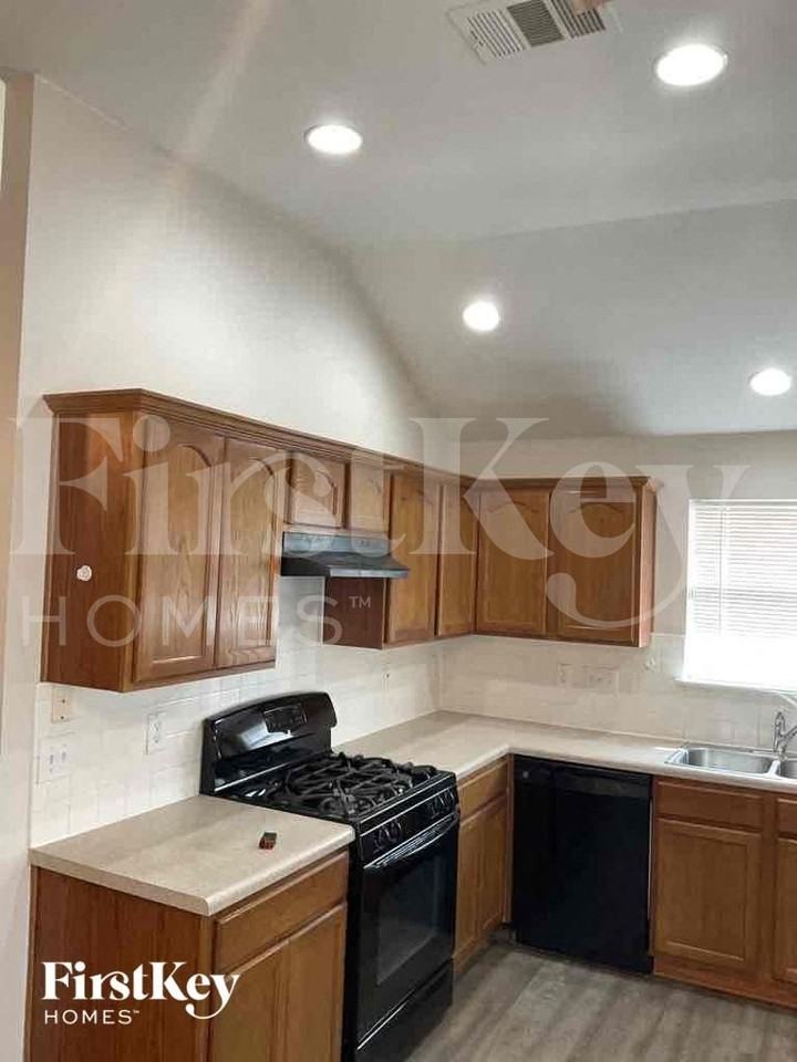 8422 Cherisse Dr - Photo 6 of 13