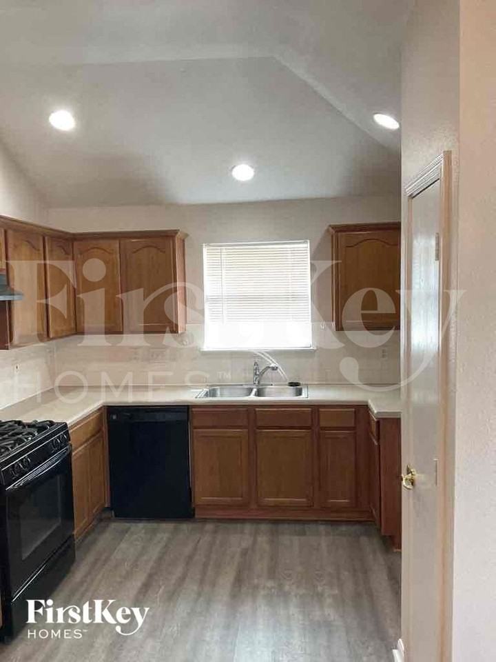 8422 Cherisse Dr - Photo 7 of 13