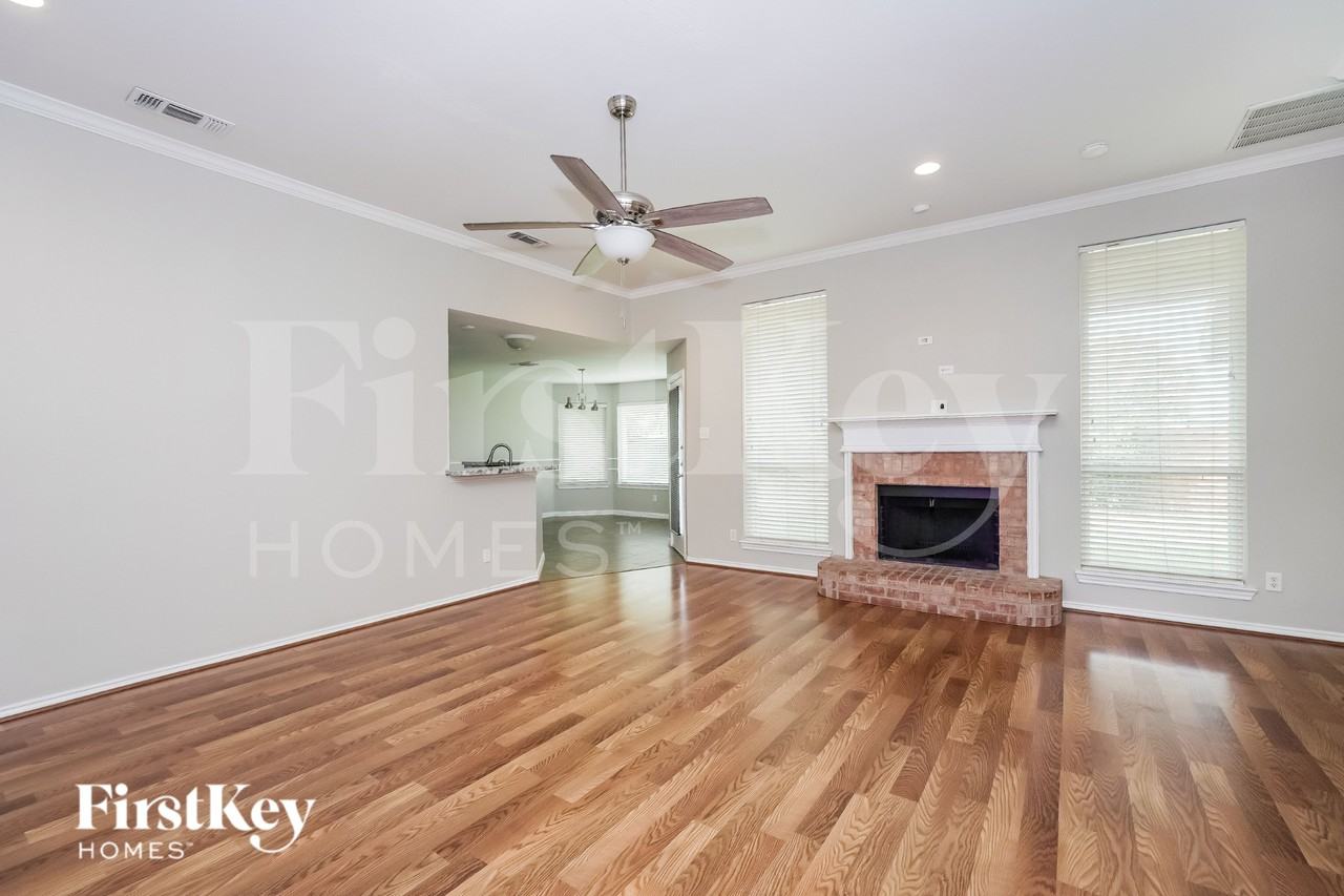 101 Canterbury Dr - Photo 2 of 15