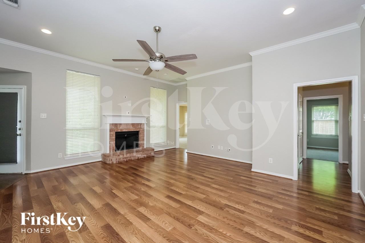 101 Canterbury Dr - Photo 3 of 15