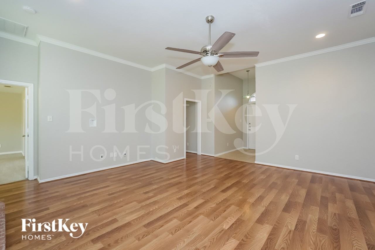 101 Canterbury Dr - Photo 4 of 15