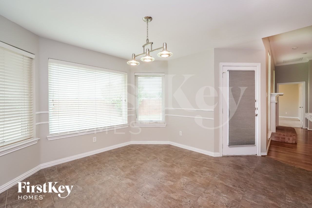 101 Canterbury Dr - Photo 5 of 15