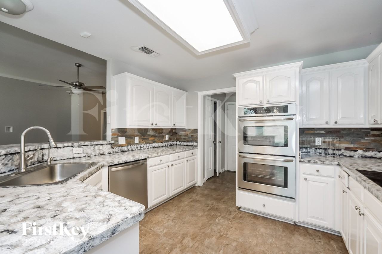 101 Canterbury Dr - Photo 6 of 15