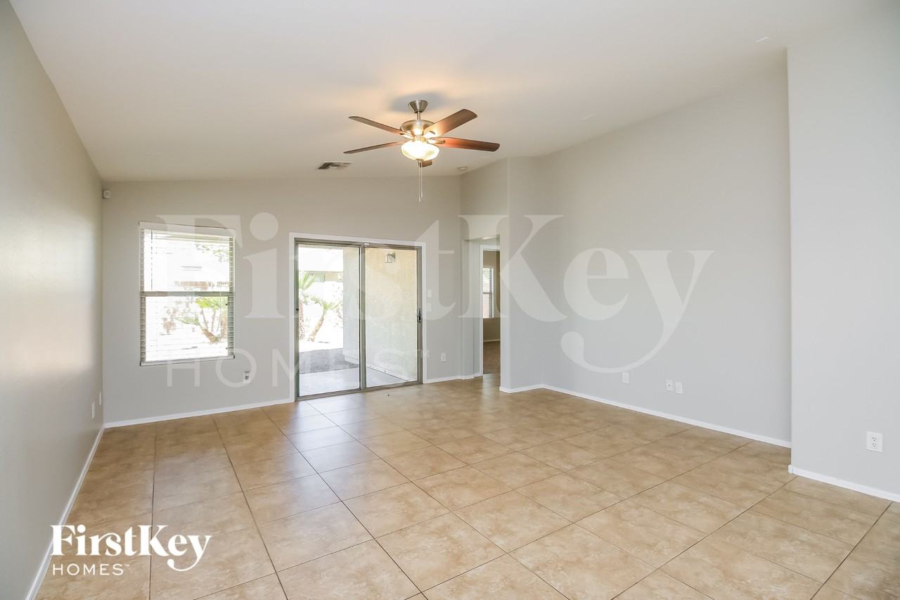18582 W Vogel Ave - Photo 3 of 16