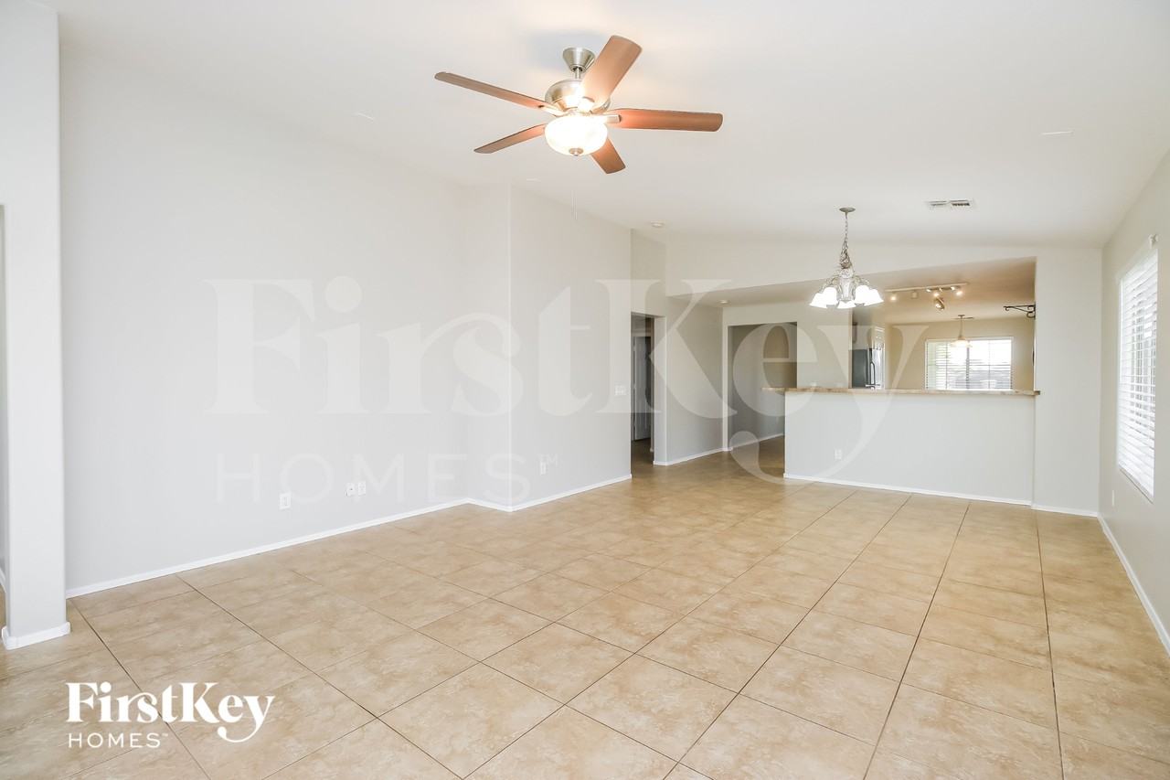 18582 W Vogel Ave - Photo 4 of 16