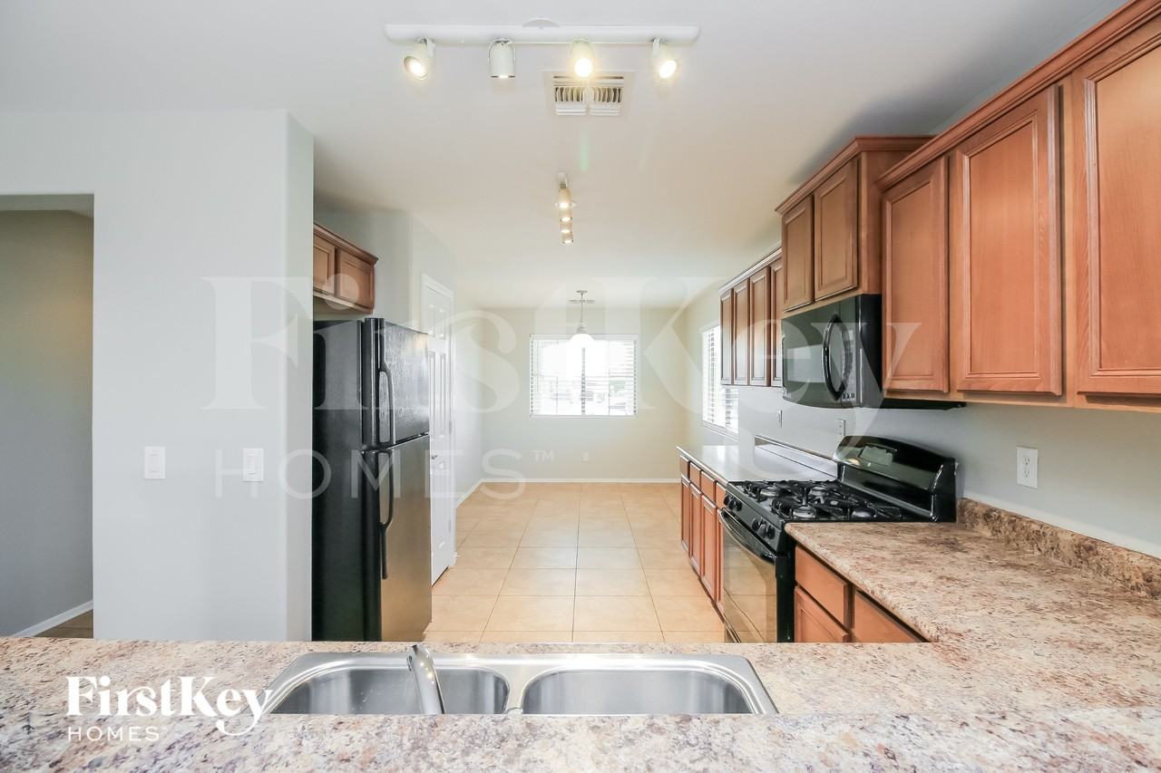 18582 W Vogel Ave - Photo 6 of 16