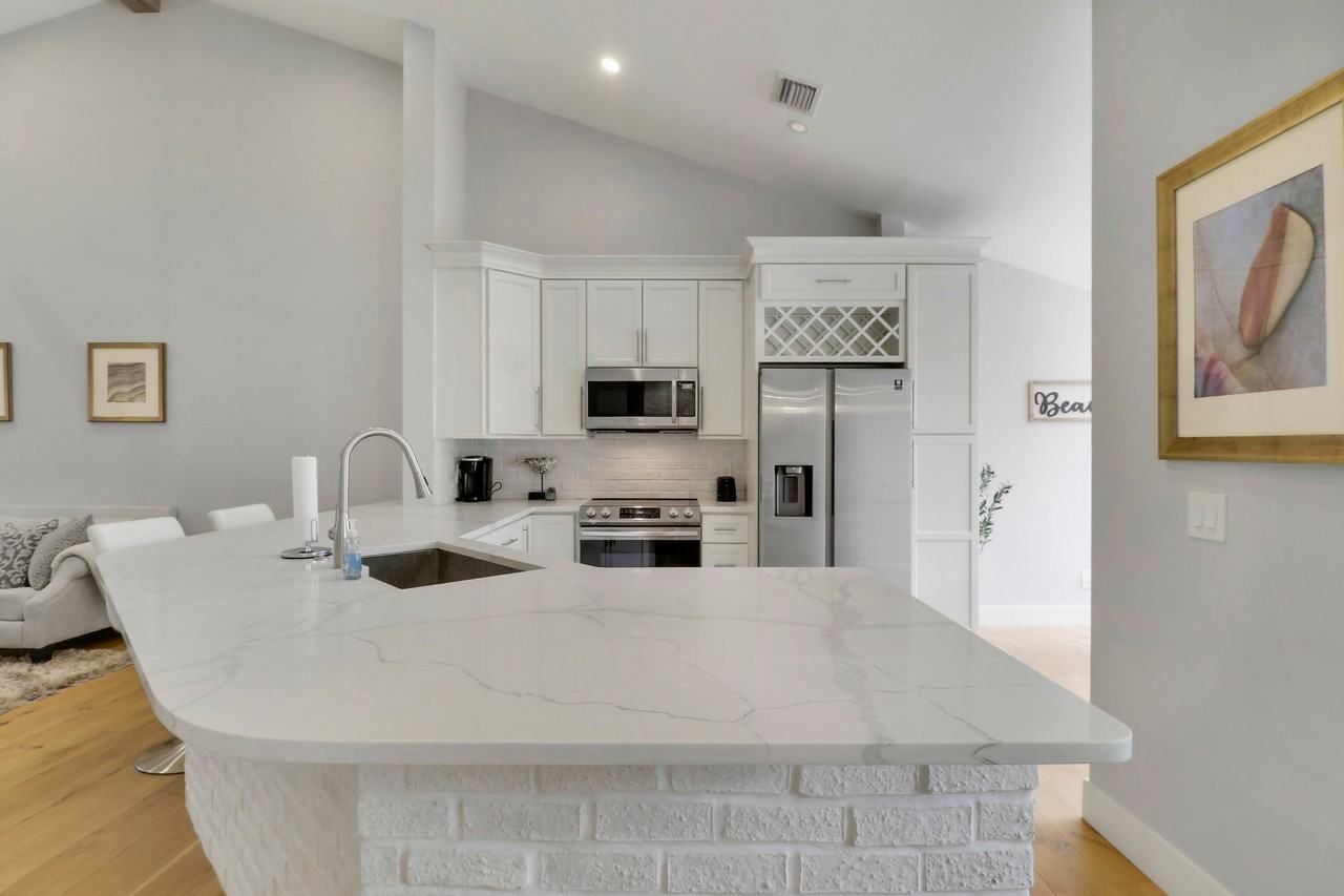 104 Sea Oats Dr - Photo 6 of 35