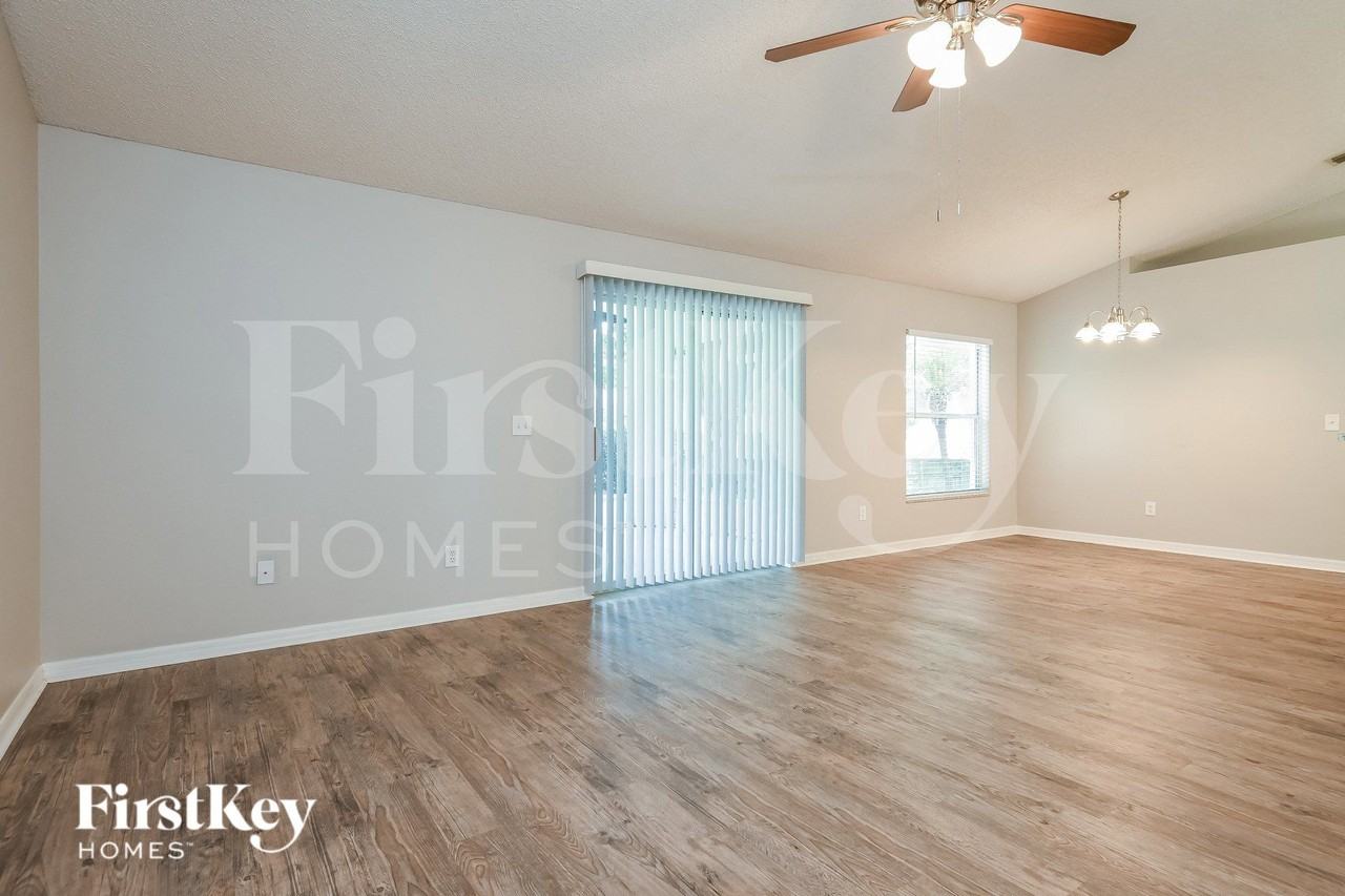 1254 Kenworth Dr - Photo 3 of 15