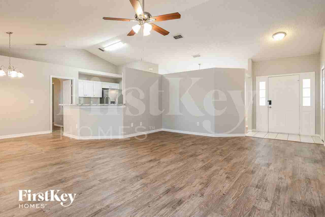 1254 Kenworth Dr - Photo 4 of 15