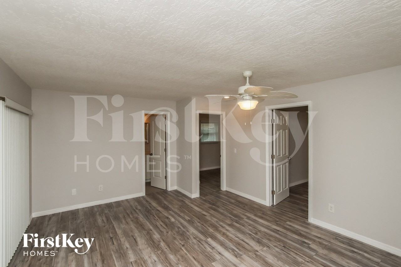 525 Sacre Coeur Dr - Photo 5 of 15