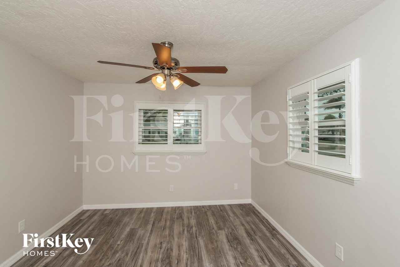 525 Sacre Coeur Dr - Photo 7 of 15