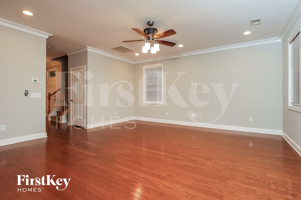 1081 Moss Grove Dr - Photo 4 of 19