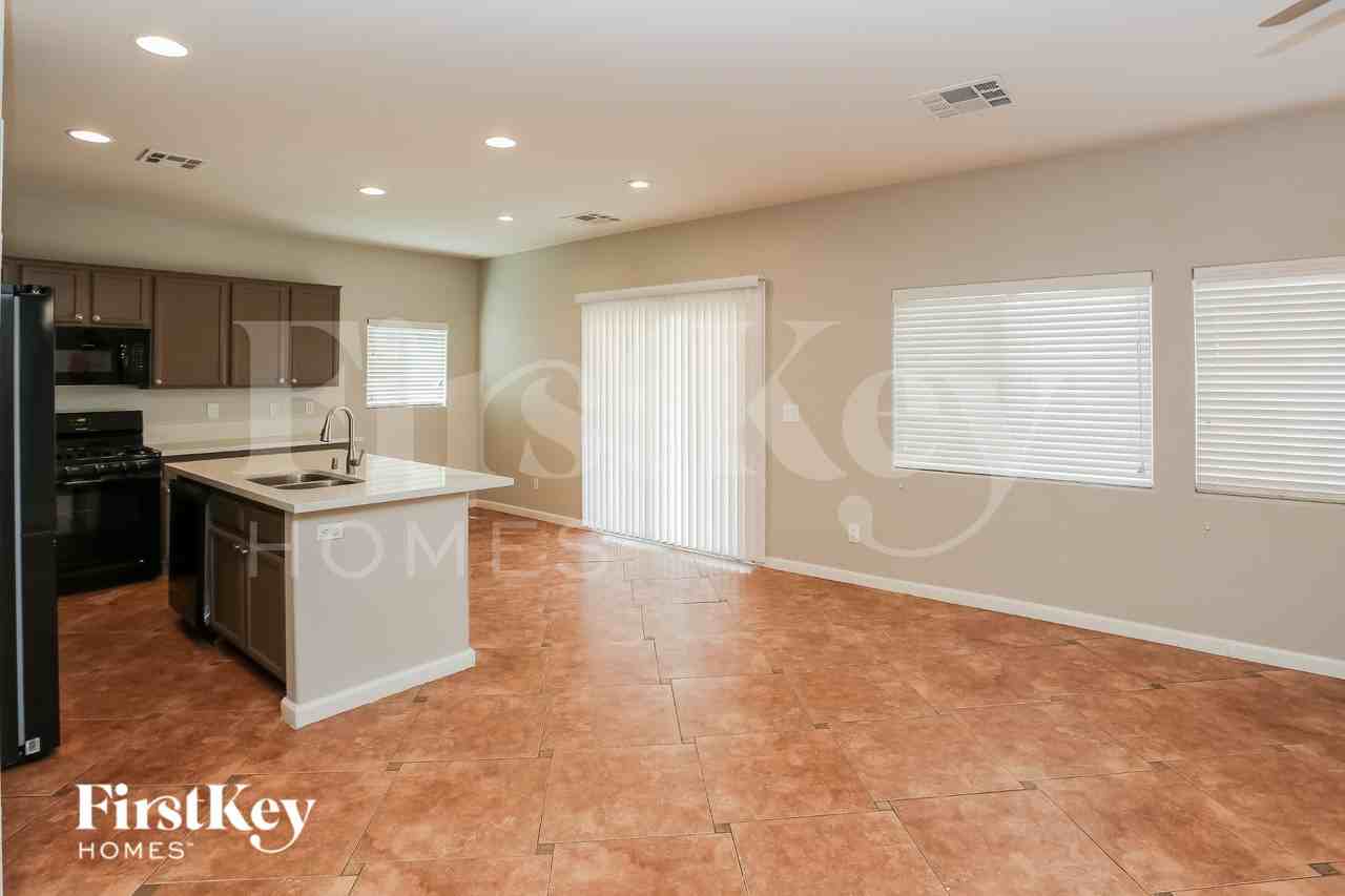 6425 Casamar St - Photo 4 of 16