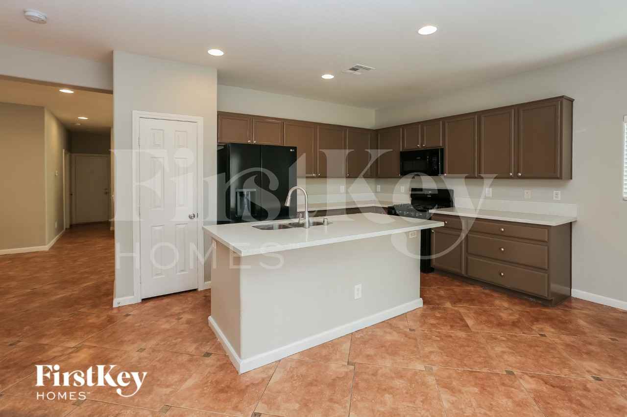 6425 Casamar St - Photo 5 of 16