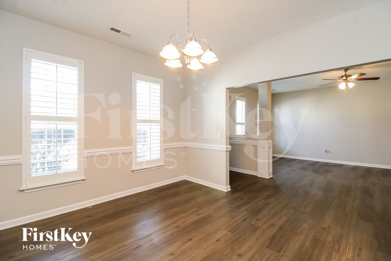 708 Hawthorn Ridge Dr - Photo 2 of 18