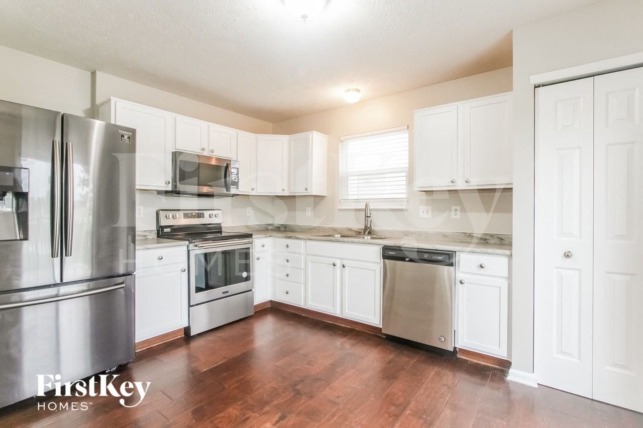 8051 Little River Ln - Photo 4 of 15