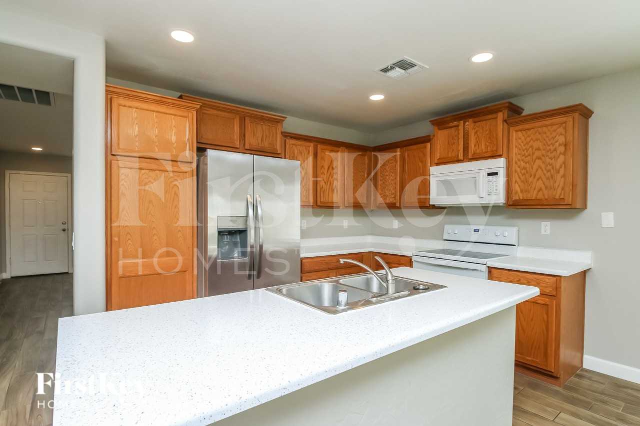 11623 W Fooks Dr - Photo 4 of 16