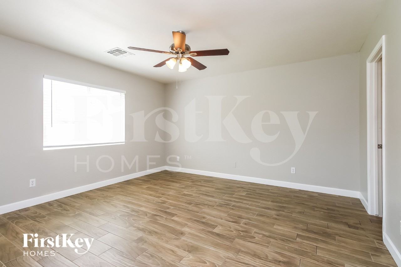 11623 W Fooks Dr - Photo 7 of 16