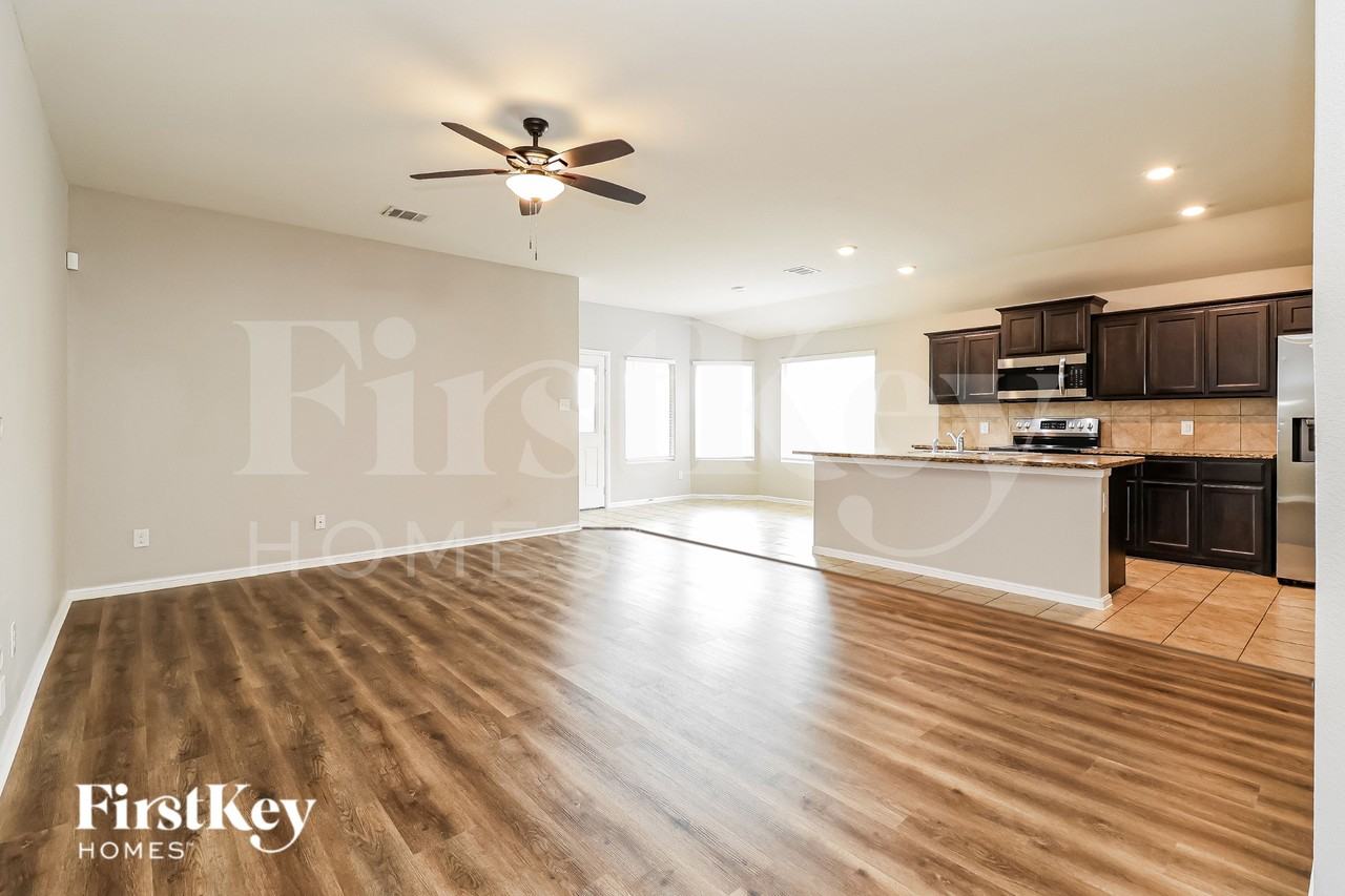 721 Watson Way - Photo 4 of 19