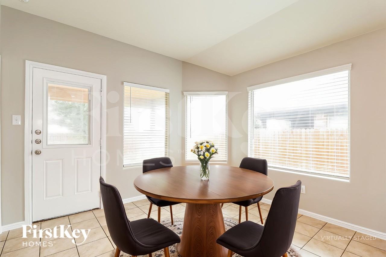 721 Watson Way - Photo 6 of 19