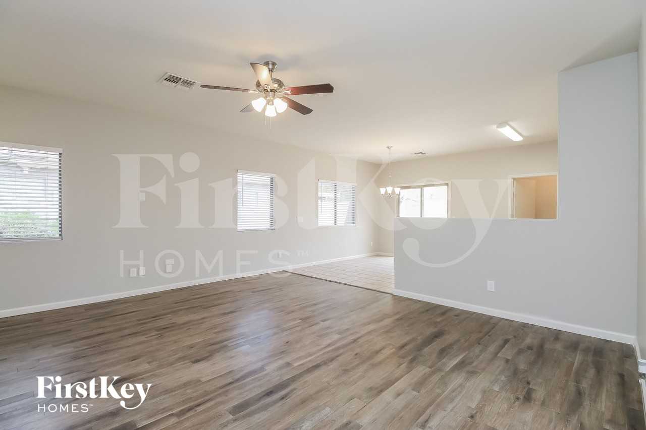 1232 E Omega Dr - Photo 3 of 15