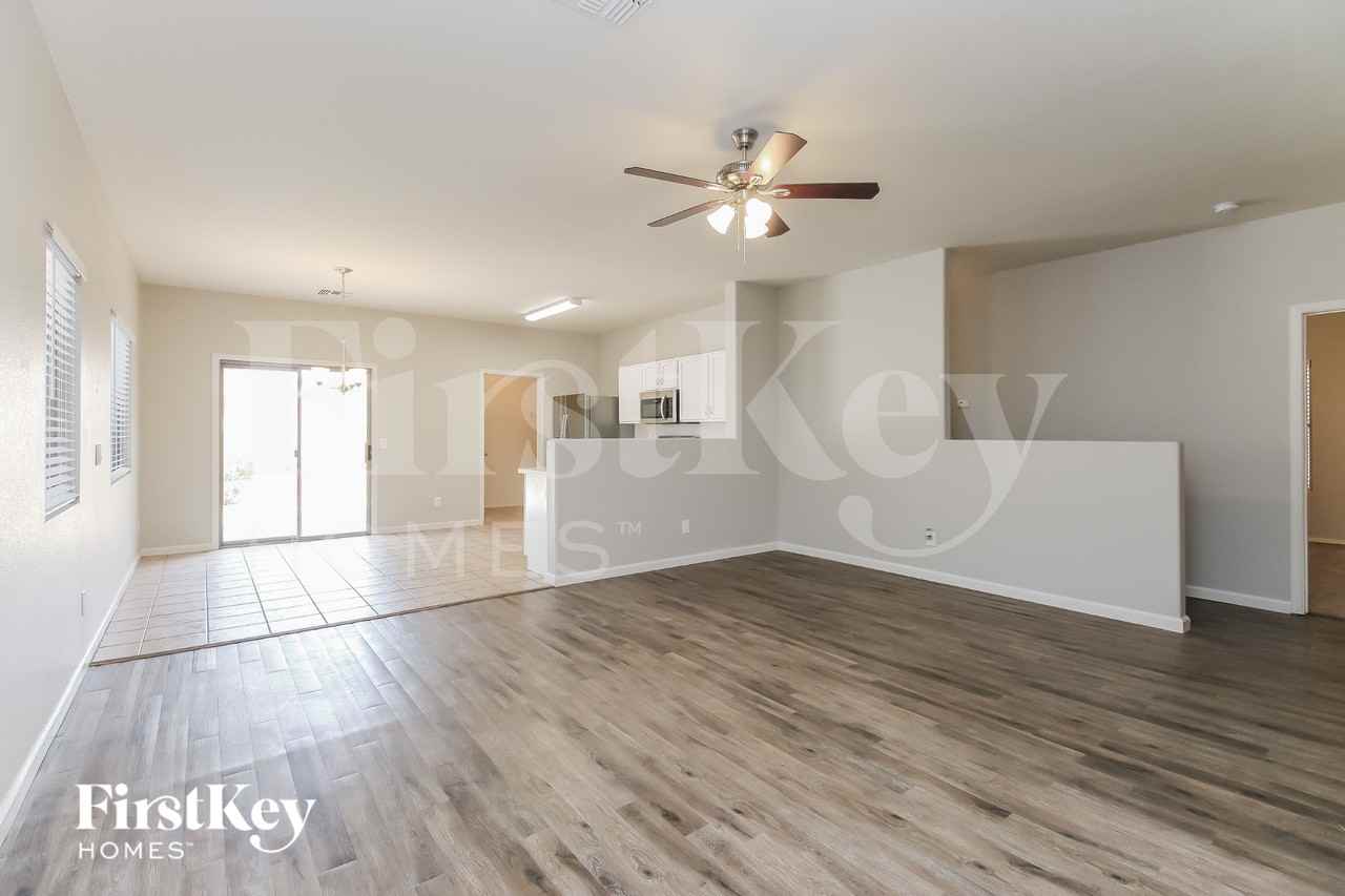 1232 E Omega Dr - Photo 4 of 15