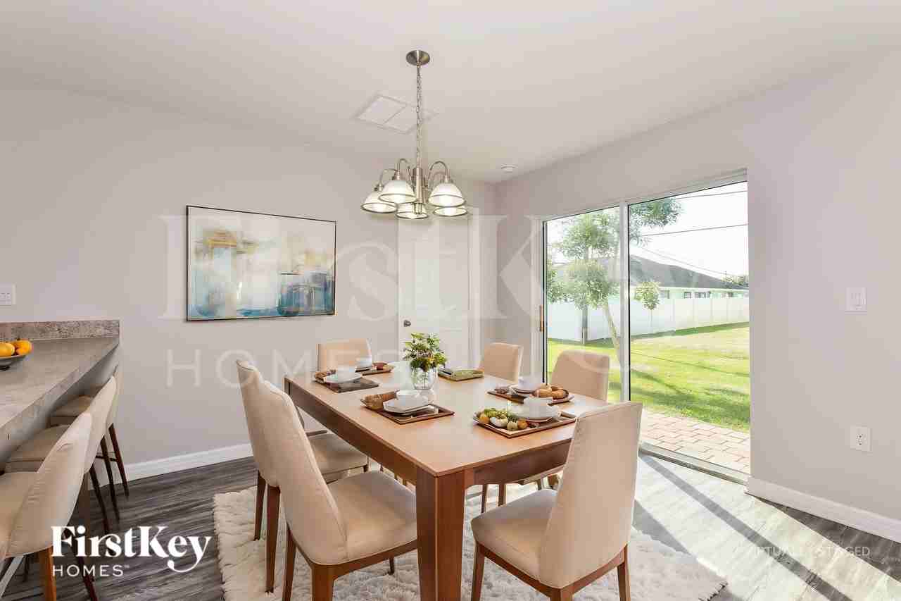 1195 Desmond St - Photo 7 of 19