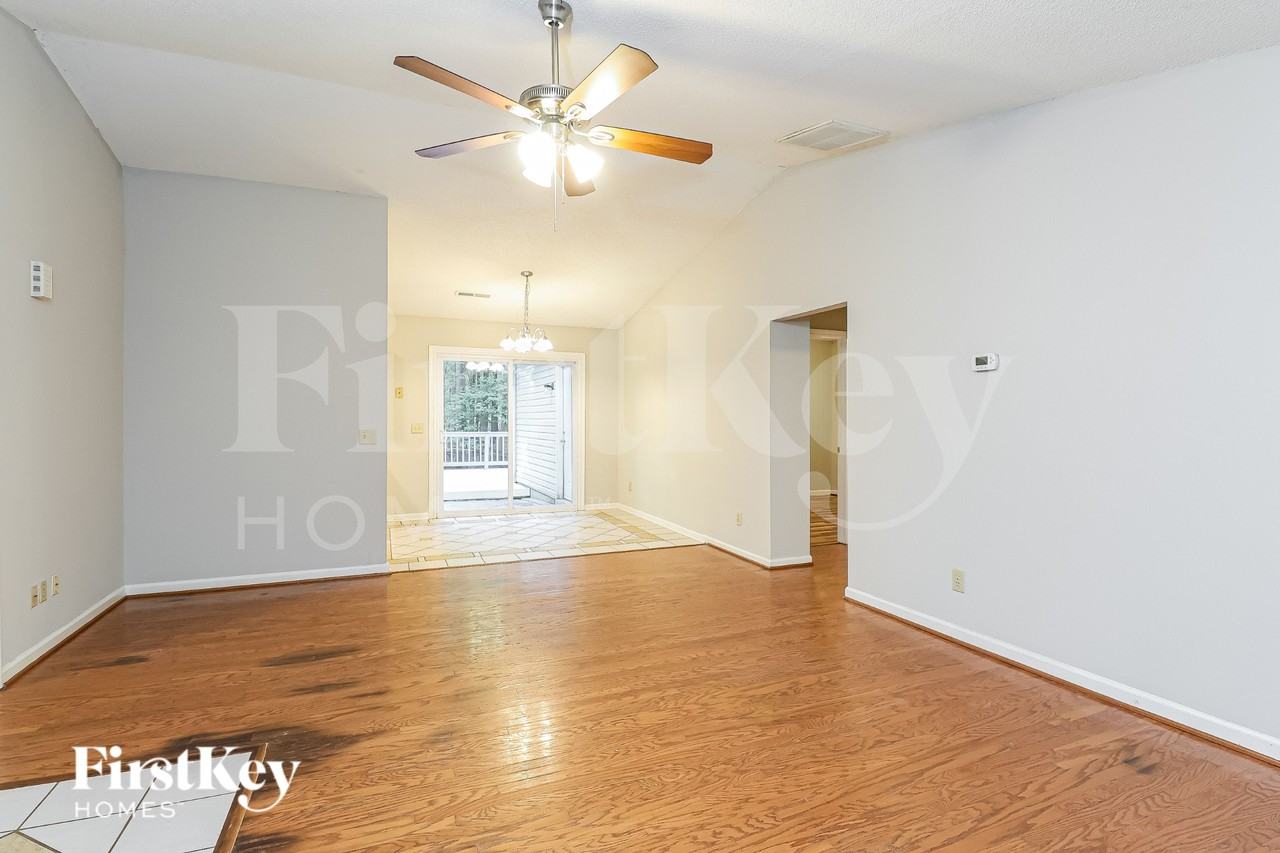 110 Waderich Ln - Photo 3 of 19