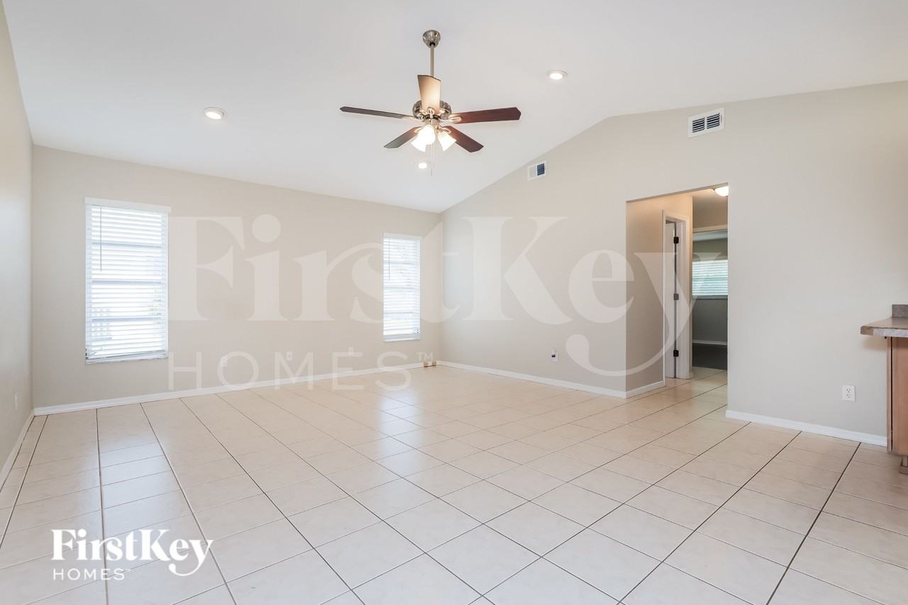 27065 Formosa Dr - Photo 4 of 16