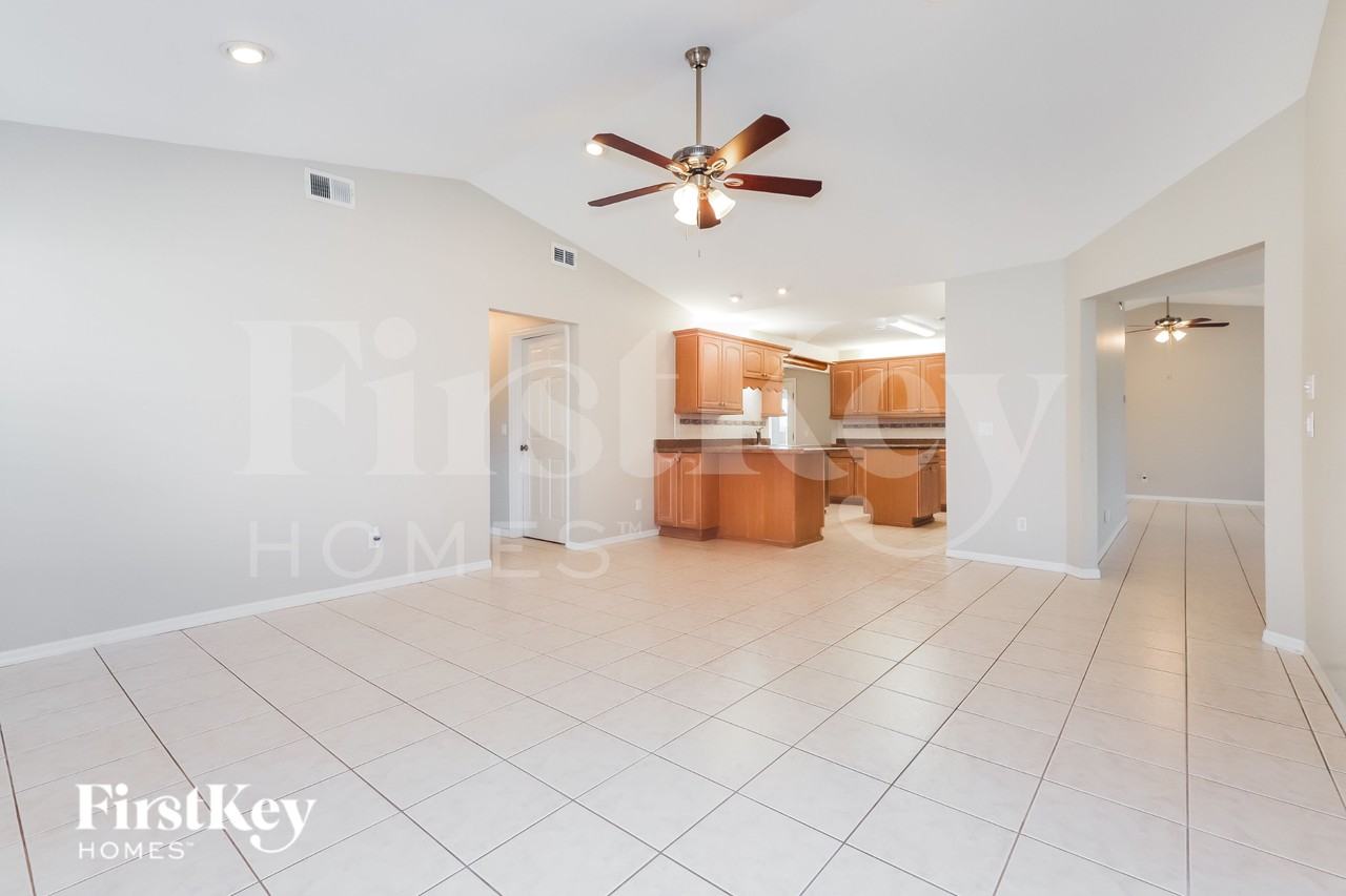 27065 Formosa Dr - Photo 5 of 16