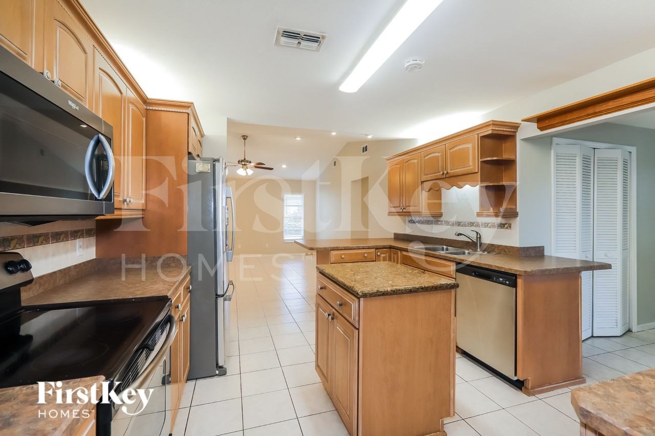 27065 Formosa Dr - Photo 7 of 16