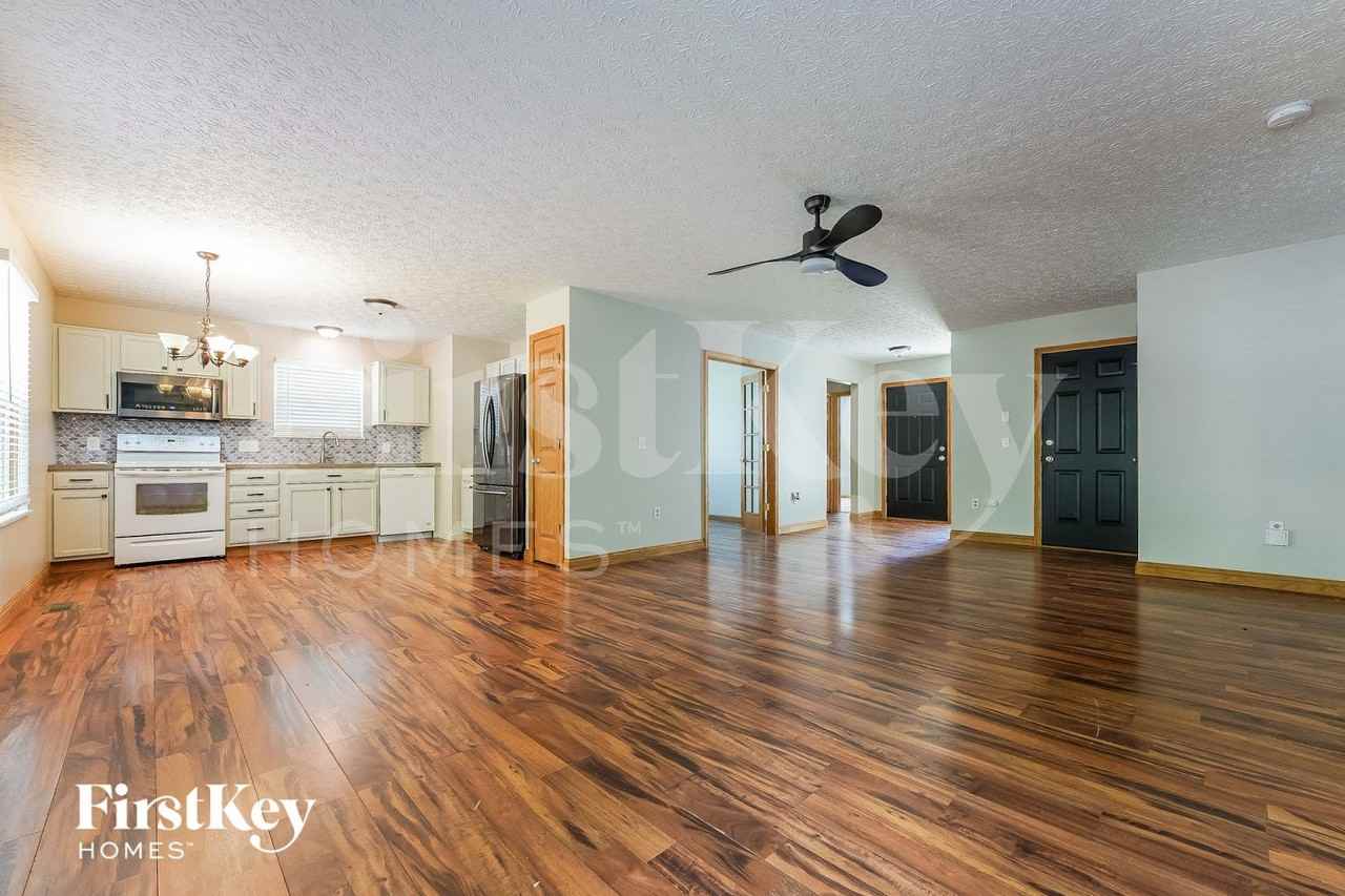 426 Flat River St - Photo 4 of 15