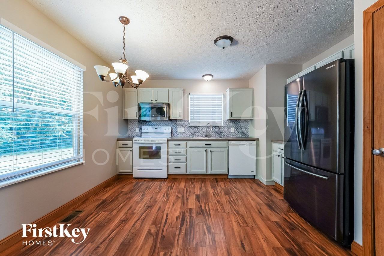 426 Flat River St - Photo 6 of 15