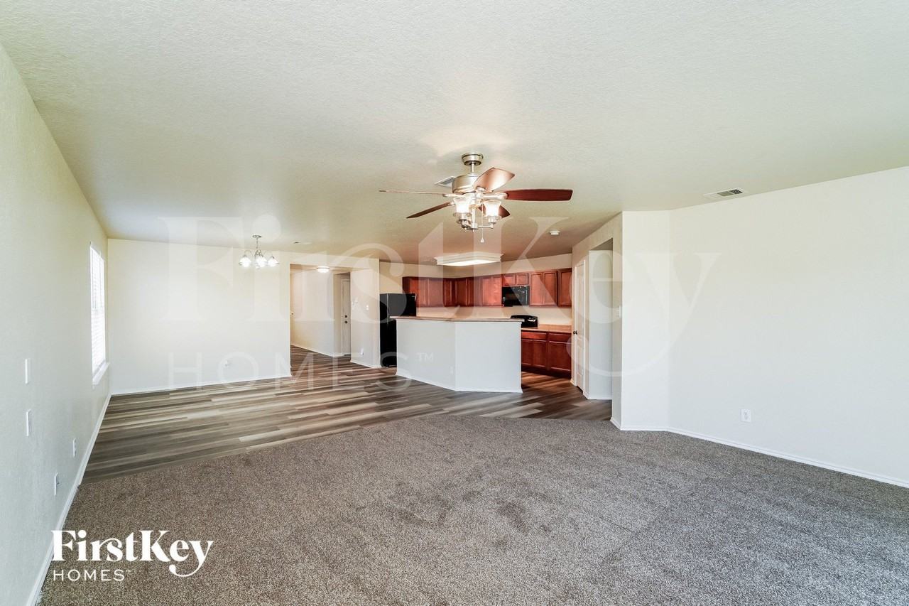 4911 Viking Coral - Photo 3 of 15