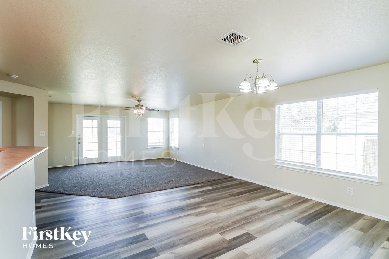 4911 Viking Coral - Photo 4 of 15