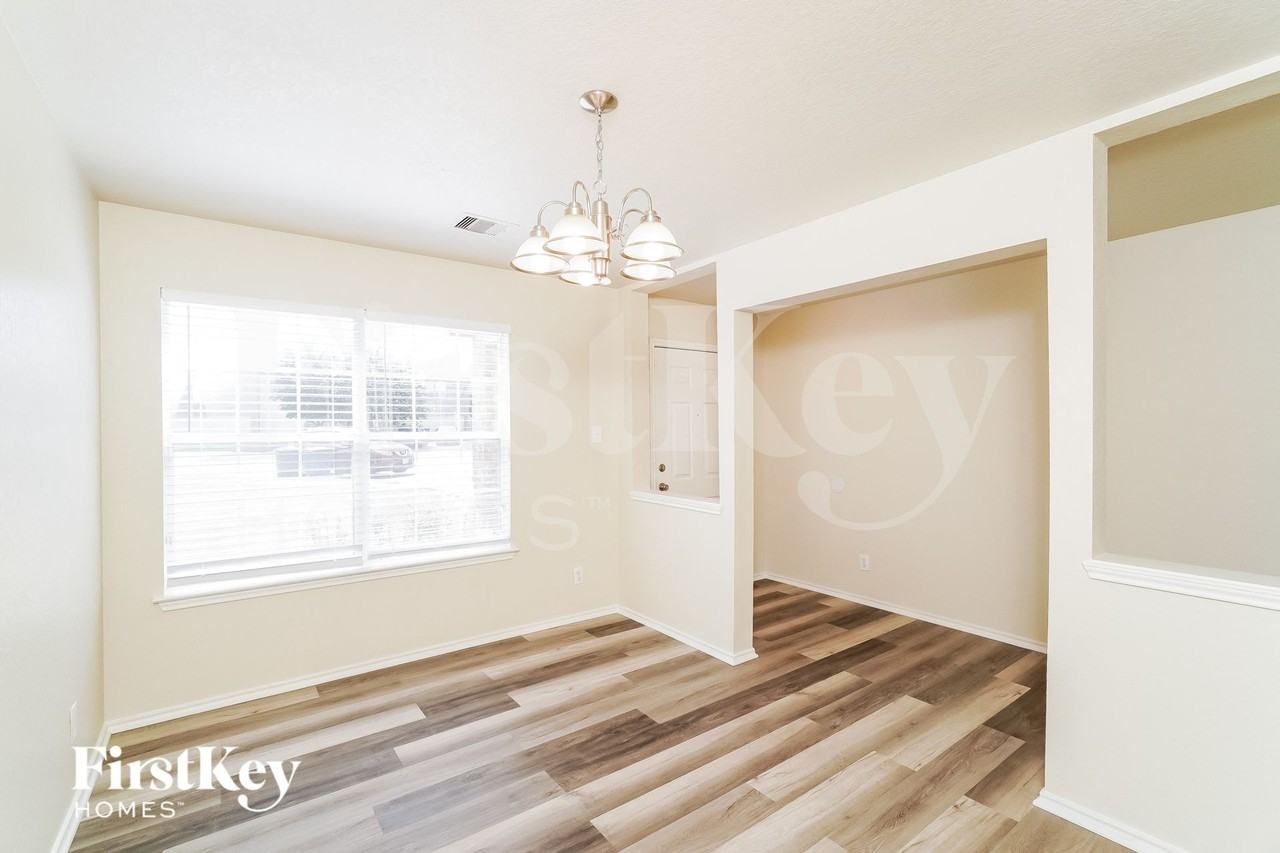 4911 Viking Coral - Photo 5 of 15