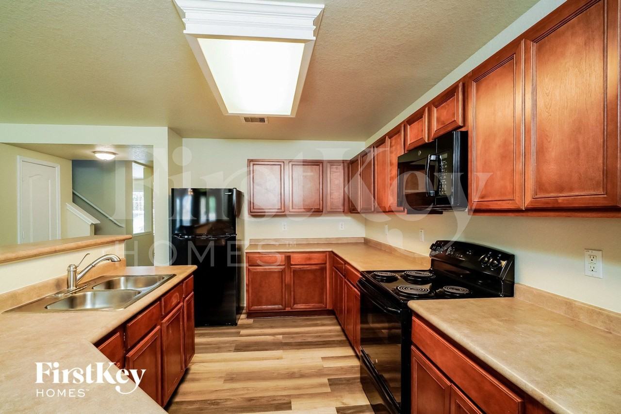 4911 Viking Coral - Photo 6 of 15