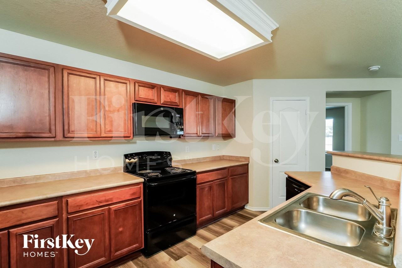 4911 Viking Coral - Photo 7 of 15