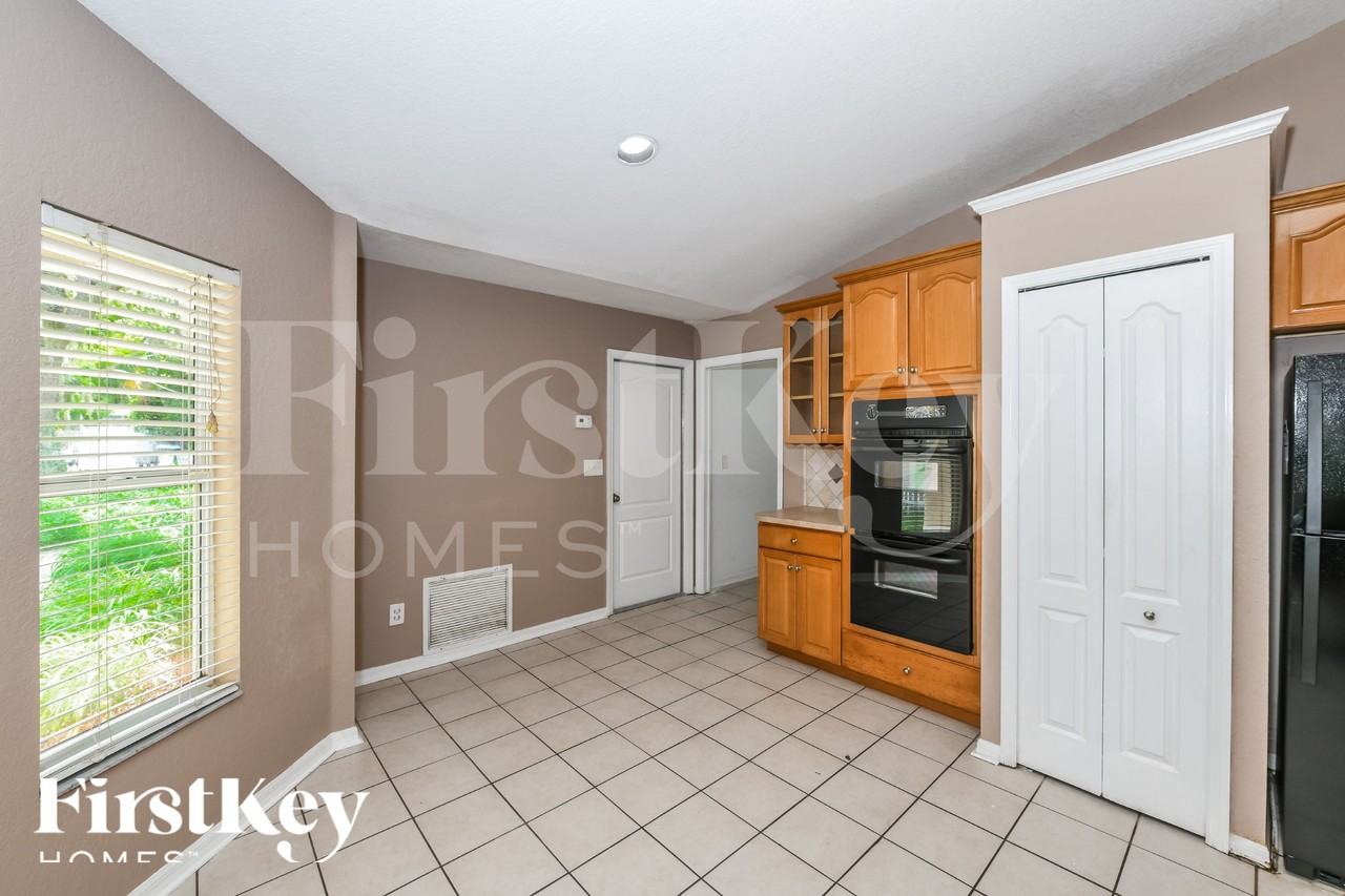 325 Crabtree Ave - Photo 5 of 16