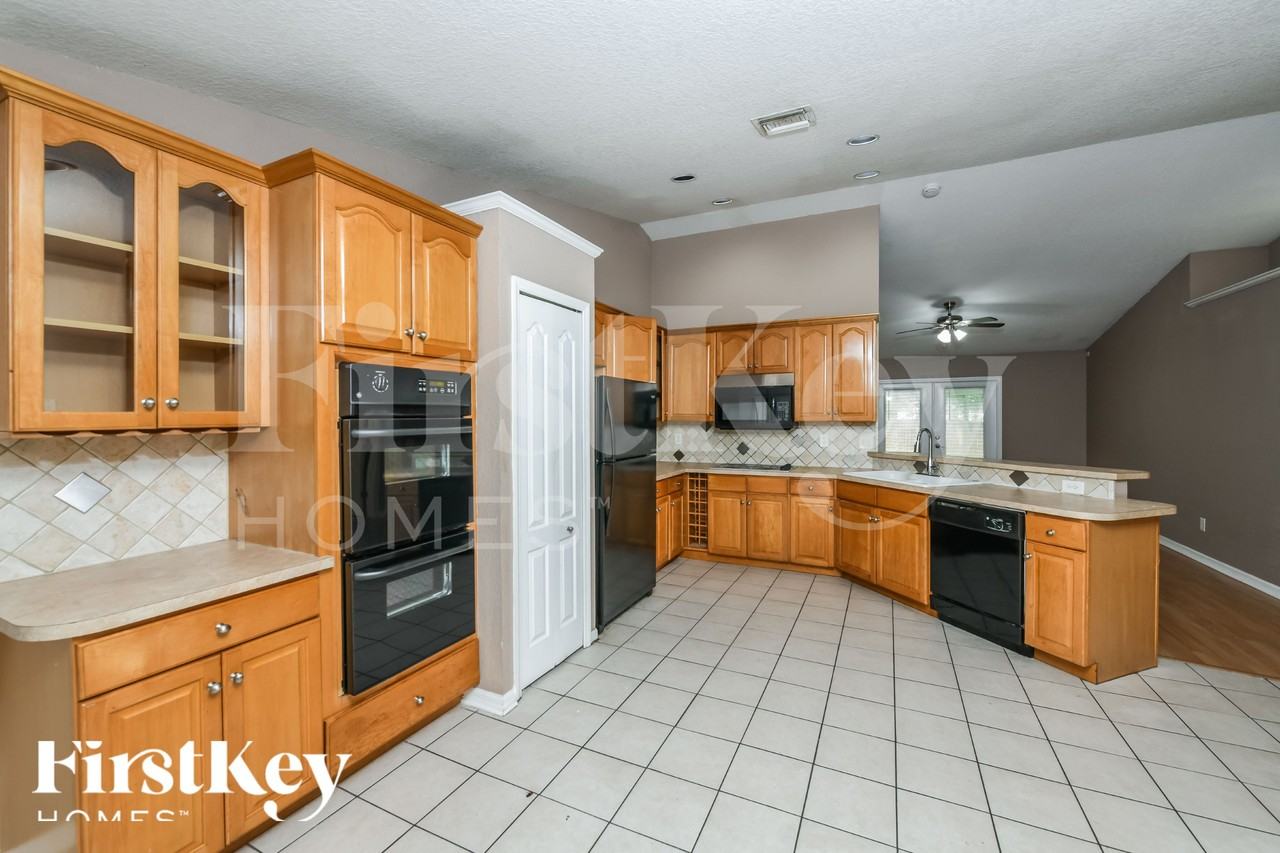 325 Crabtree Ave - Photo 6 of 16