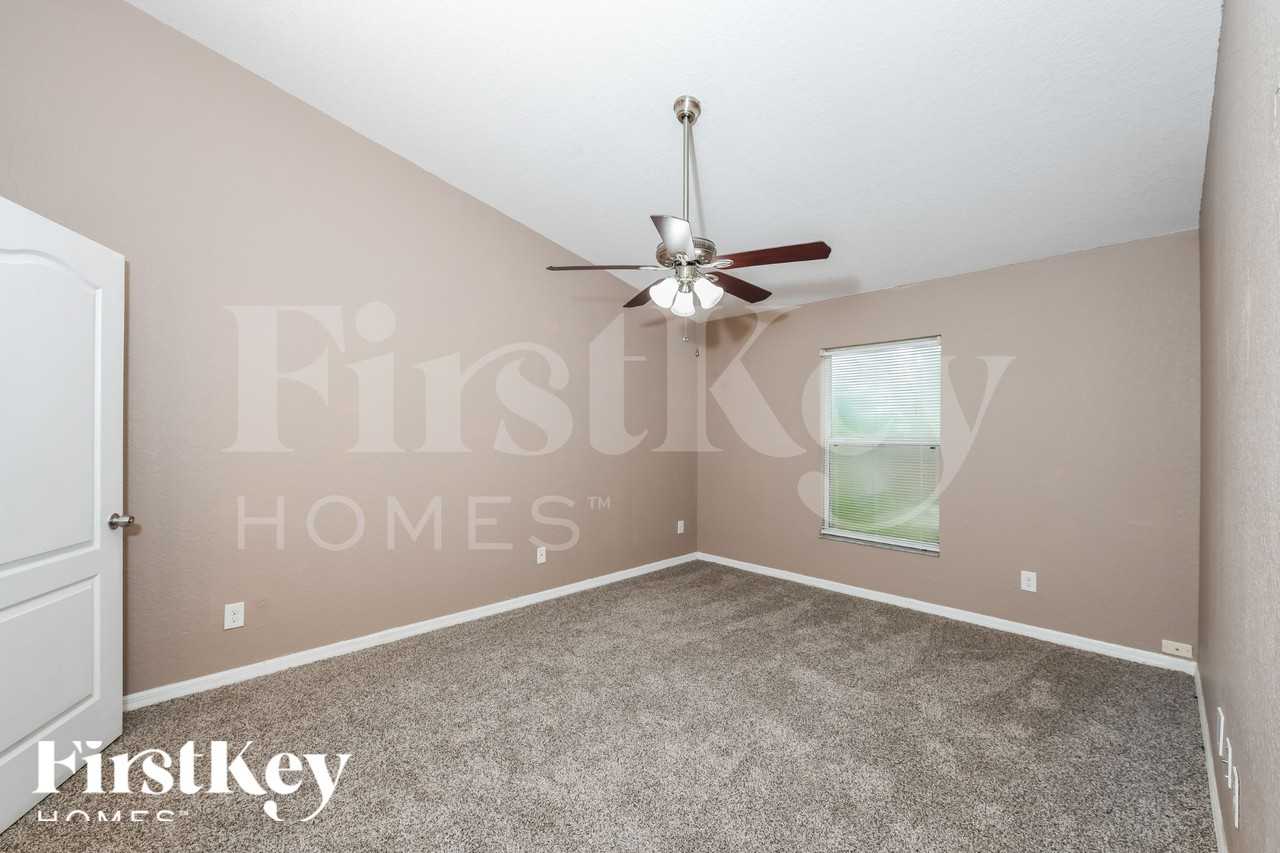 325 Crabtree Ave - Photo 7 of 16