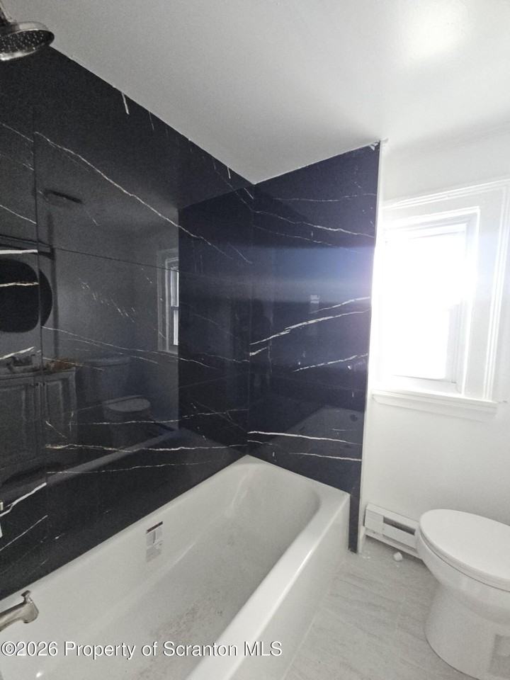 1226 Vine St - Photo 6 of 8
