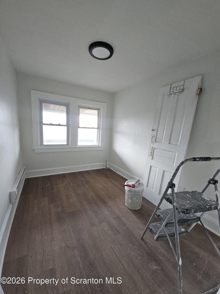 1226 Vine St - Photo 7 of 8