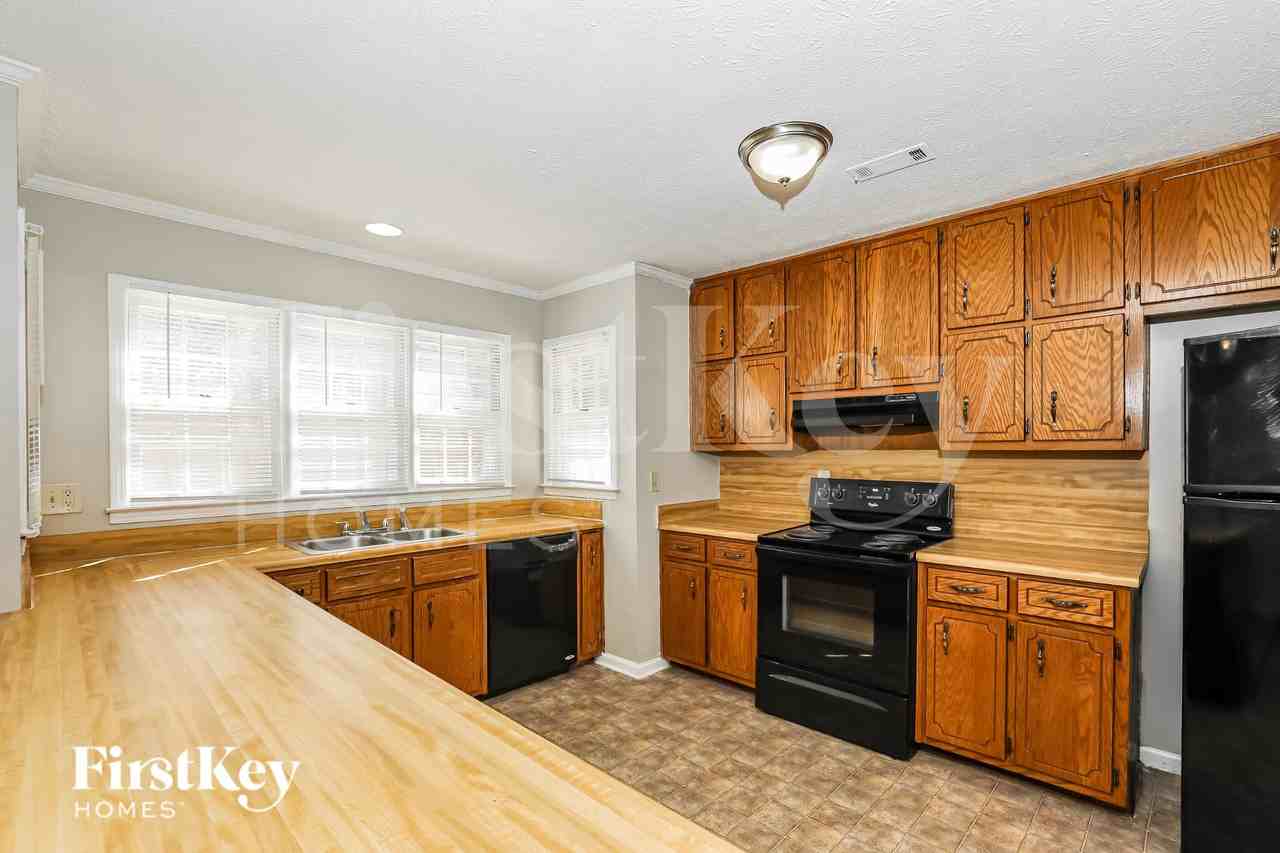 200 Ridge Way - Photo 4 of 19