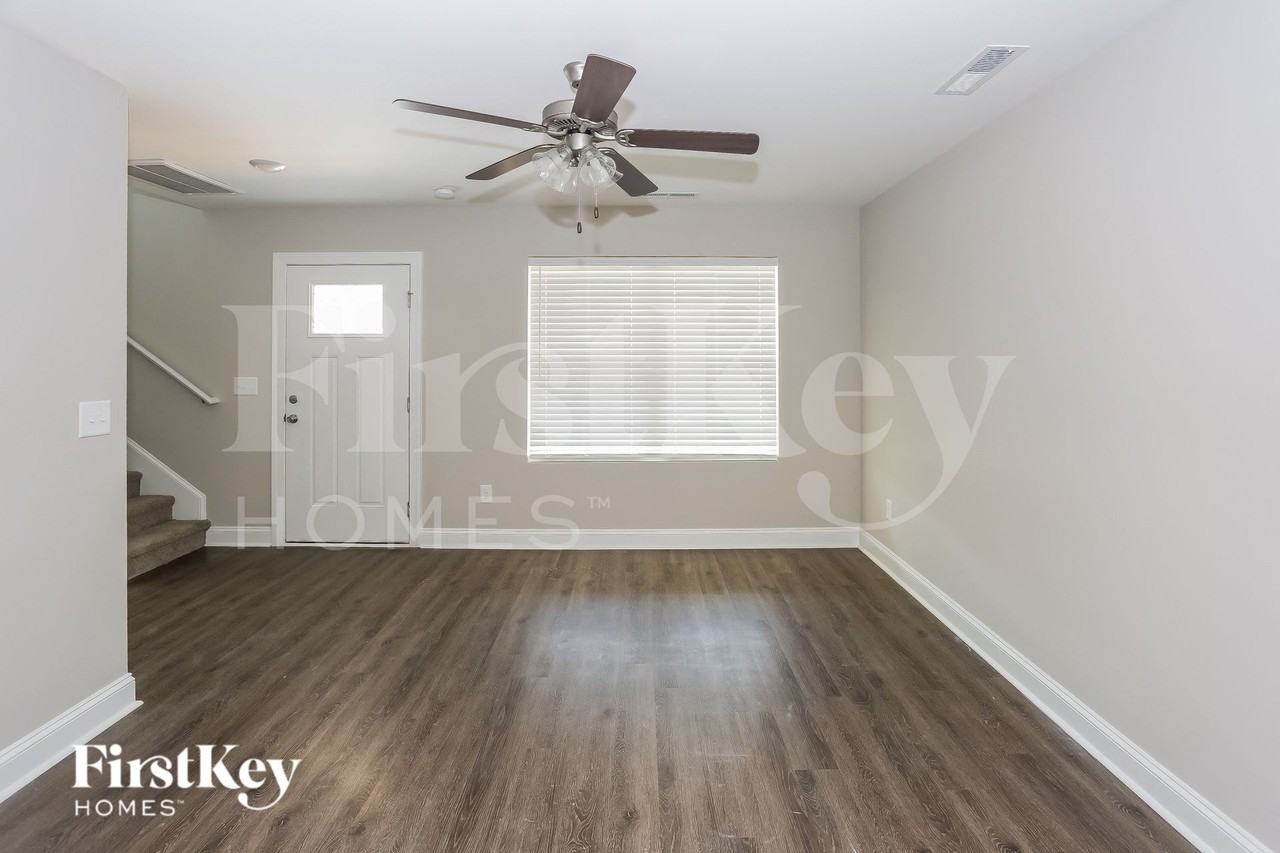 2031 Samantha Dr - Photo 4 of 15