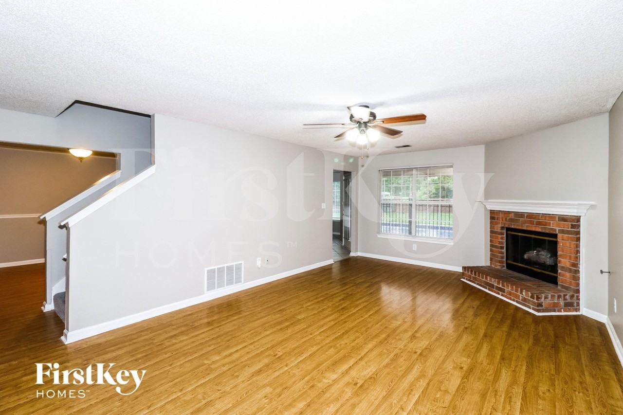 9238 Fletcher Wood Dr - Photo 4 of 15