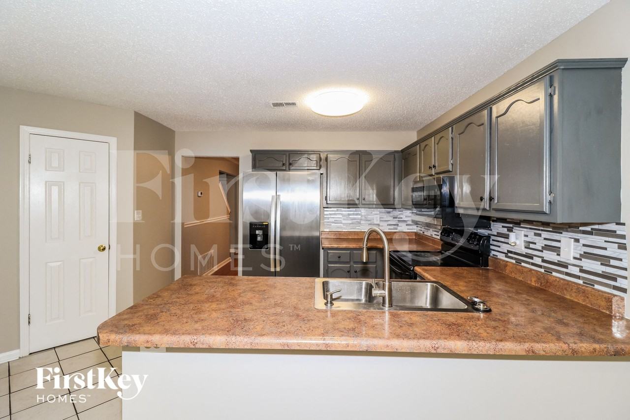 9238 Fletcher Wood Dr - Photo 5 of 15